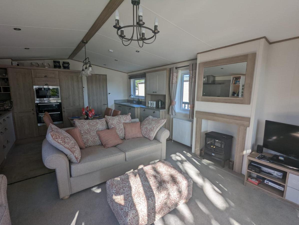 Stunning Luxury Caravan On Edge Of New Forest On Shorefield Country Park Entertainment And Leisure Passes Included Милфорд он Сий Екстериор снимка