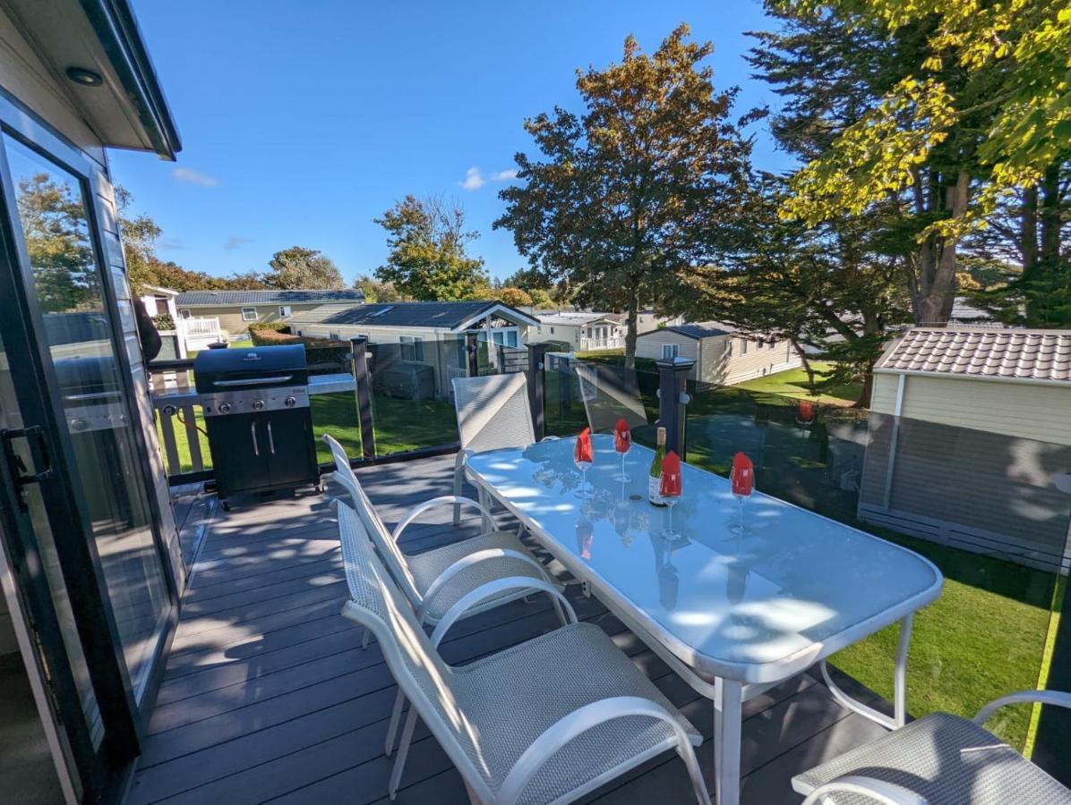 Stunning Luxury Caravan On Edge Of New Forest On Shorefield Country Park Entertainment And Leisure Passes Included Милфорд он Сий Екстериор снимка